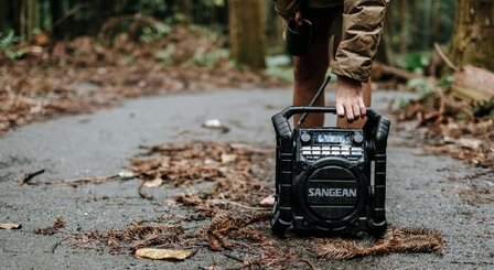 Sangean U4DBT+ FM/DAB+ stevige bouwradio zwart met bluetooth, aux en accu