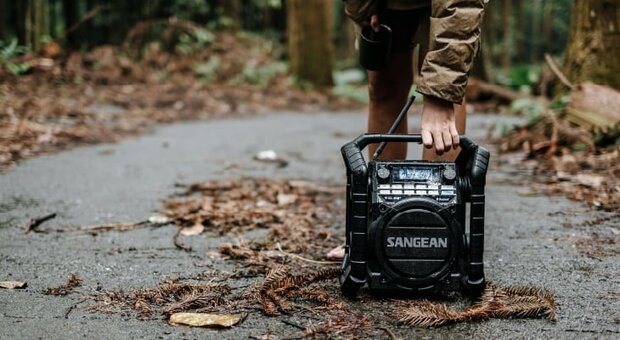 Sangean U4DBT+ FM/DAB+ stevige bouwradio zwart met bluetooth, aux en accu