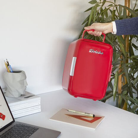 Balvi mini fridge English red 6 liter 27298 draagbaar model